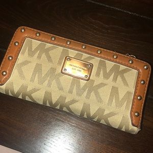 Micheal Kors wallet
